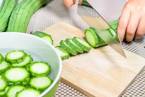 春吃芽夏吃瓜视频,时令美食的养生之道