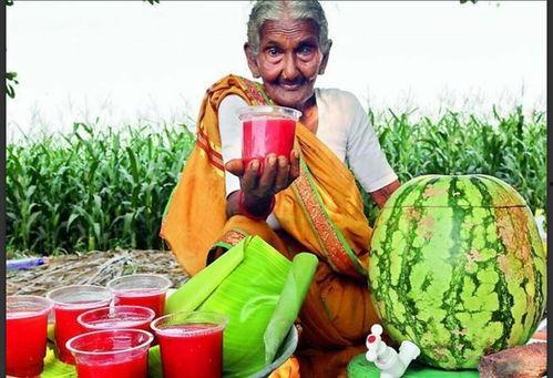 印度老奶奶吃葫芦瓜视频