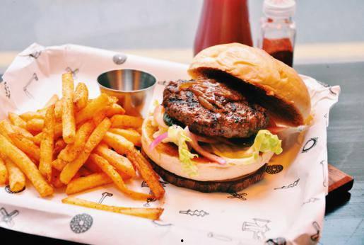 带你吃瓜奇葩汉堡视频,带你揭秘“带你吃瓜奇葩汉堡”的独特风味