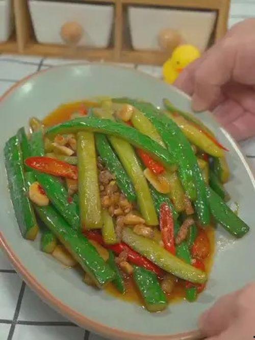 炒菜吃瓜视频,美食娱乐两不误